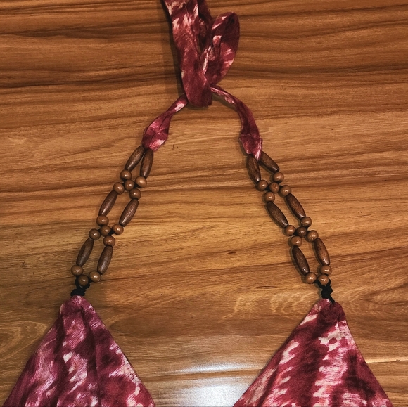 Small Guess Maroon and White Pattern Halter Top with wood pieces - Picture 7 of 7